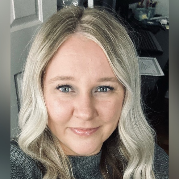 Meet your Posher, Andrea - Picture 1 of 3